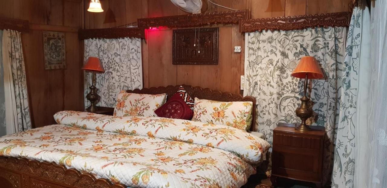 House Boat Hardy Palace Srinagar  Exterior photo