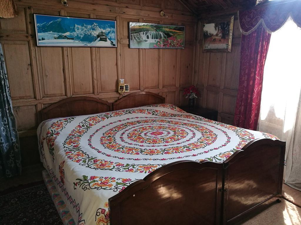 House Boat Hardy Palace Srinagar  Exterior photo