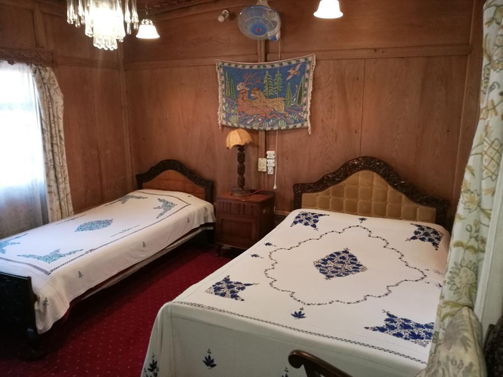 House Boat Hardy Palace Srinagar  Exterior photo