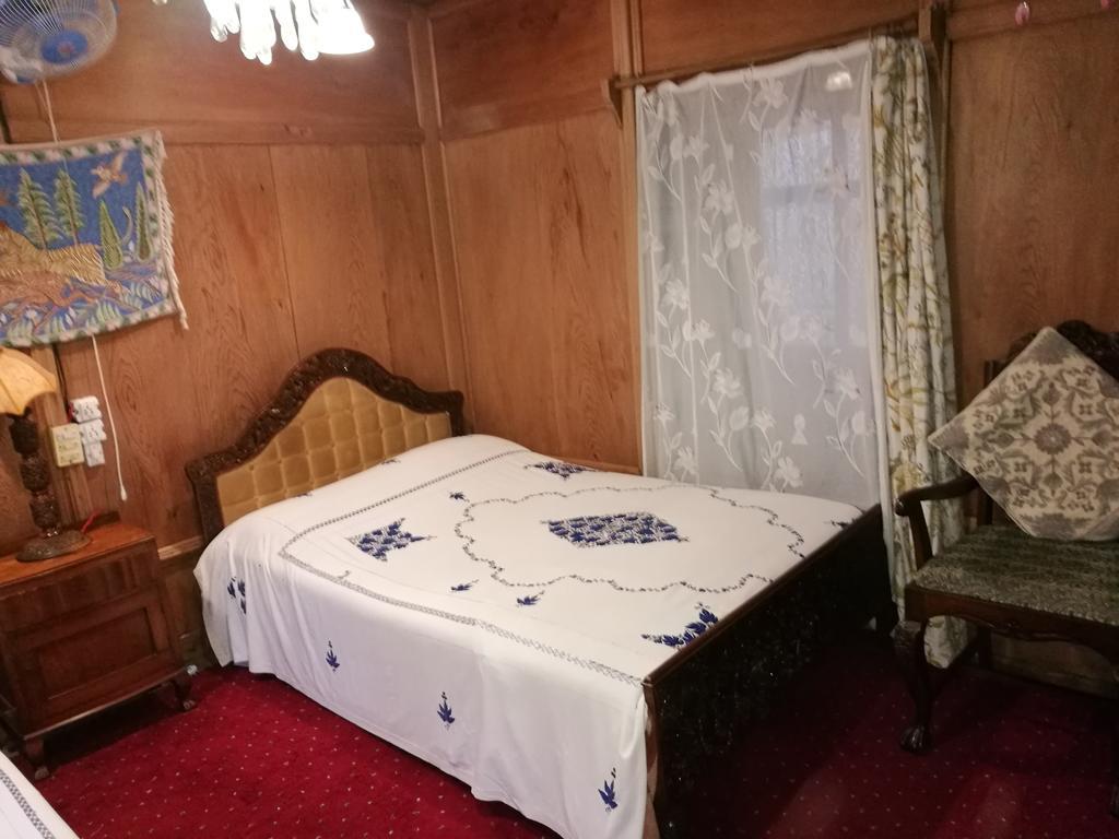 House Boat Hardy Palace Srinagar  Exterior photo