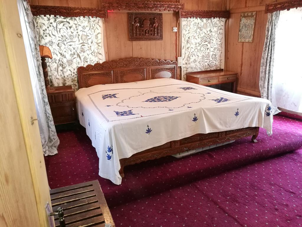 House Boat Hardy Palace Srinagar  Exterior photo